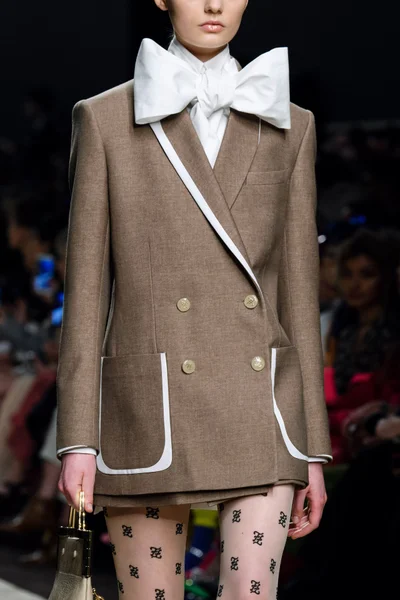 Look 1